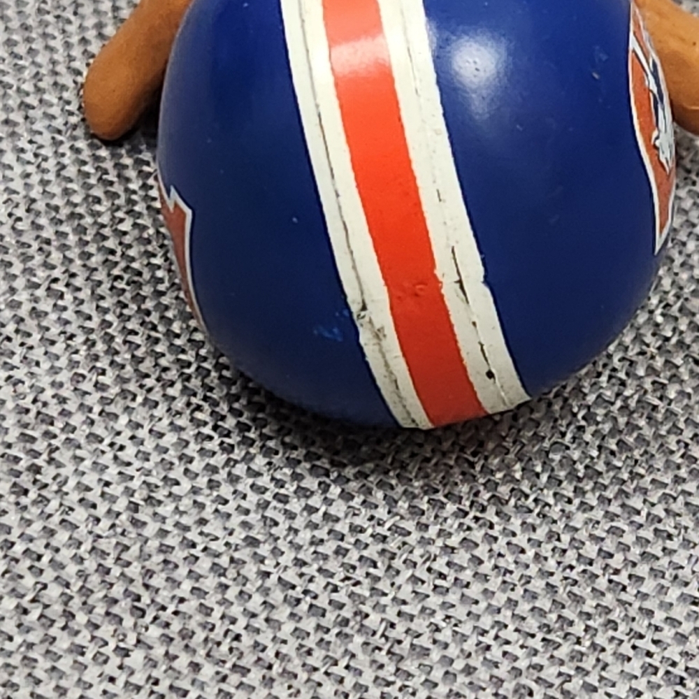 Vintage 1983 NFL Huddles Denver Broncos football Mascot Bear PVC Figure. - Picture 6 of 6